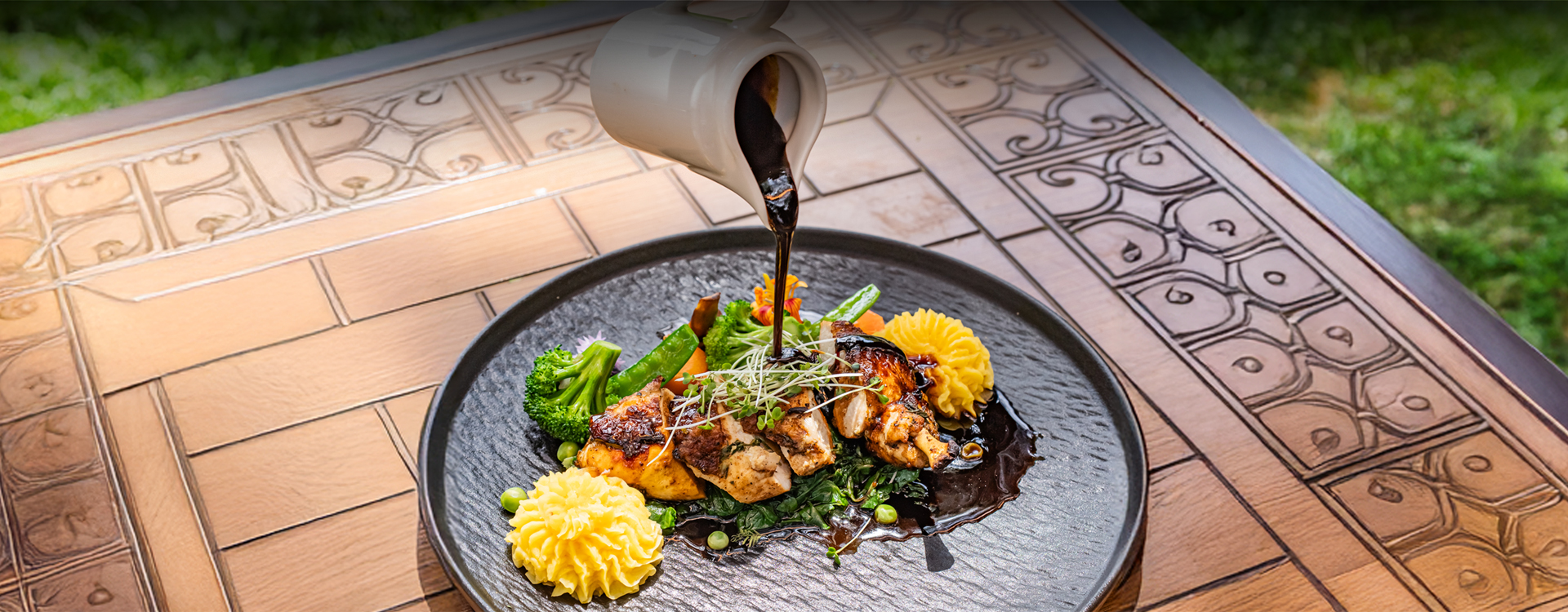 Grilled chicken dish with vegetables at Enashipai restaurant